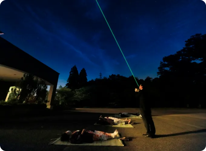 customers pouring hot water