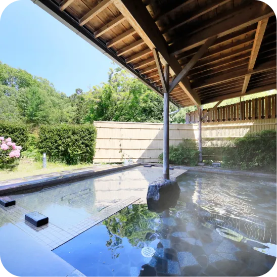 customers pouring hot water