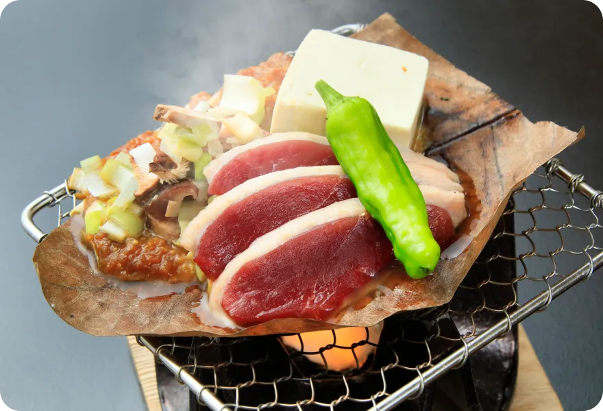 鴨の朴葉味噌料理